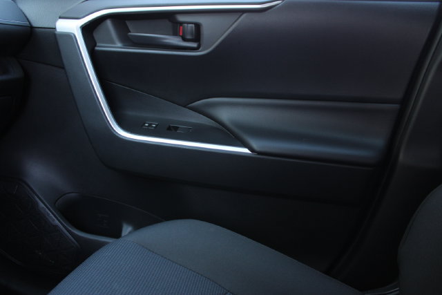 Used 2019 Toyota RAV4 LE w/ Carpet Mat Package AWD/4WD image 16