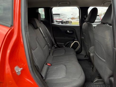 Used 2017 Jeep Renegade Latitude w/ Popular Equipment Group image 21