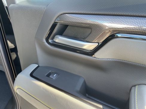 Used 2025 Chevrolet Silverado 1500 ZR2 w/ Technology Package image 40