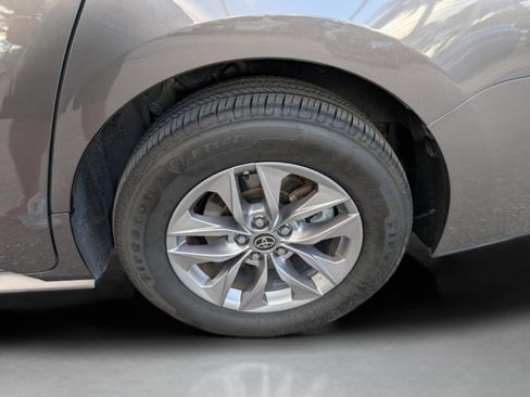 Used 2023 Toyota Sienna XLE image 19