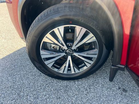 Used 2023 Nissan Rogue SV w/ SV Premium B Package image 27