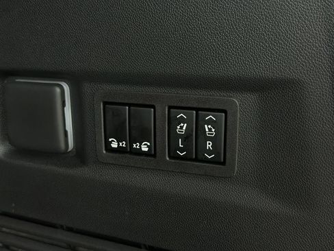 Used 2026 GMC Yukon Denali Ultimate AWD/4WD image 15