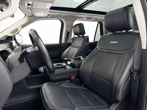 Used 2025 Ford Expedition Platinum AWD/4WD image 23