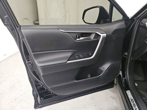 Used 2023 Toyota RAV4 SE image 12