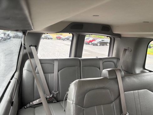 Used 2017 Chevrolet Express 3500 LS RWD image 20