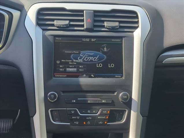 Used 2016 Ford Fusion SE FWD image 18