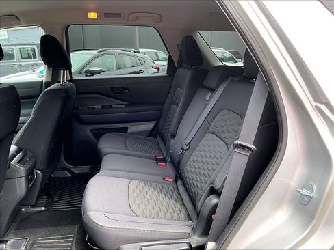 Used 2024 Nissan Pathfinder S AWD/4WD image 16