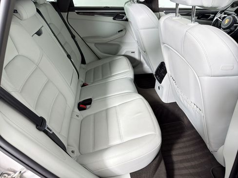 Certified 2021 Porsche Macan Turbo w/ Premium Package Plus (PF0) AWD/4WD image 29