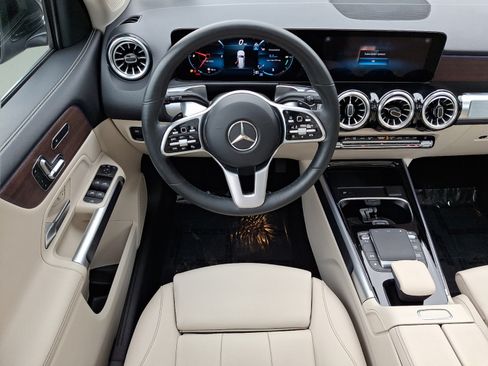 Used 2023 Mercedes-Benz GLB 250 4MATIC image 9