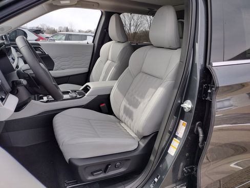 New 2026 Mitsubishi Outlander SEL image 8