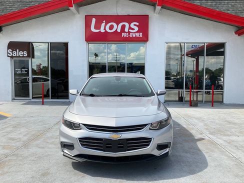 Used 2018 Chevrolet Malibu LT FWD image 1