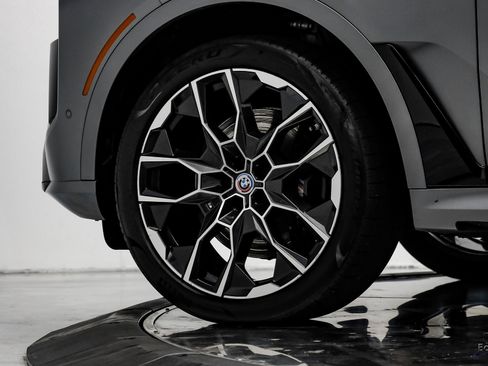 Used 2023 BMW X7 M60i w/ Executive Package image 90