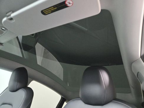 Used 2022 Tesla Model Y Performance image 11