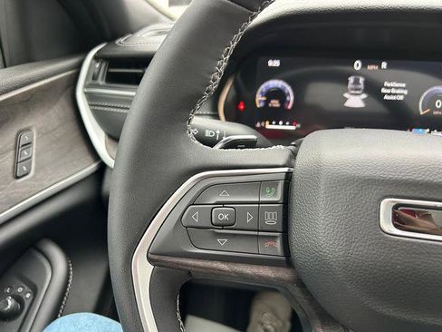 New 2025 Jeep Grand Cherokee Limited AWD/4WD image 16