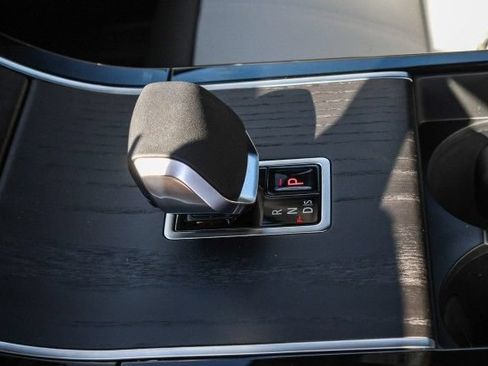 Certified 2026 Land Rover Range Rover Velar Dynamic SE AWD/4WD image 23