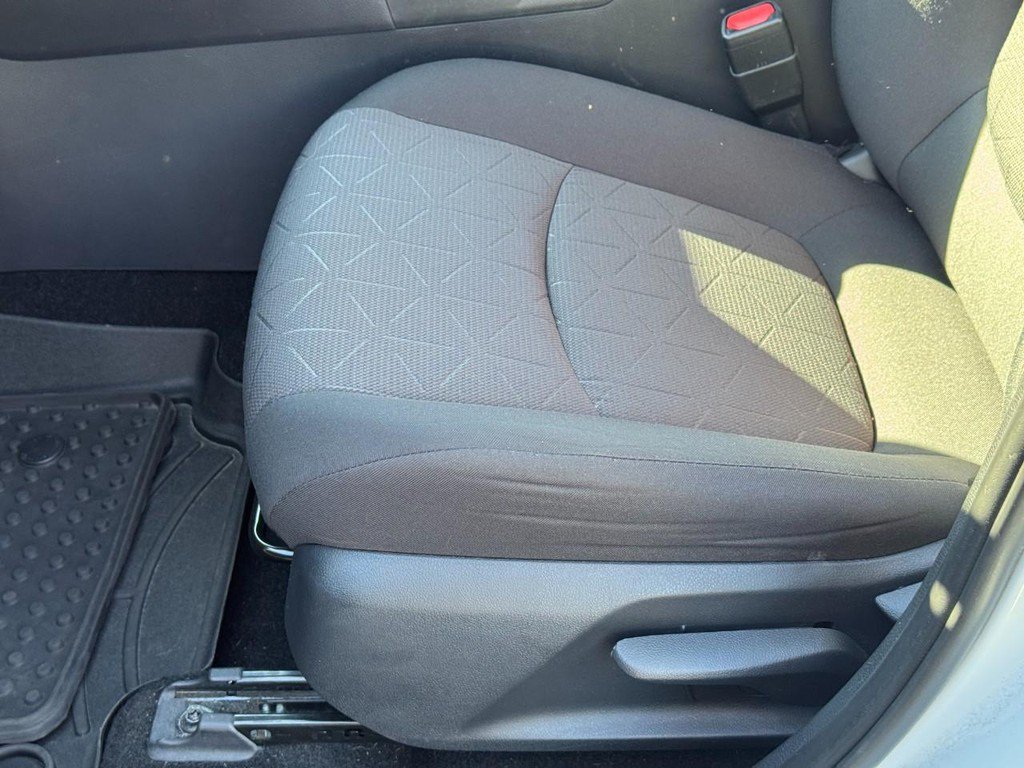 Used 2019 Toyota RAV4 XLE FWD image 23