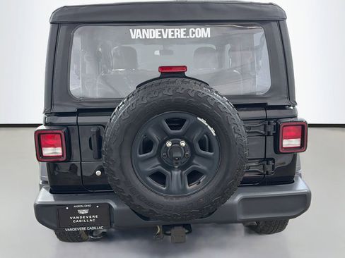Used 2018 Jeep Wrangler Sport AWD/4WD image 9