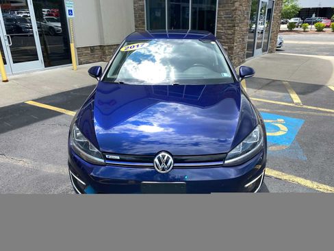 Used 2017 Volkswagen e-Golf SE FWD image 11