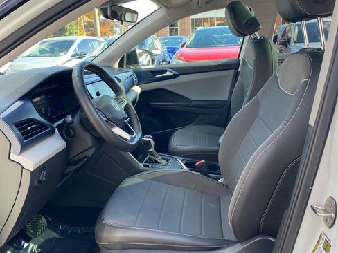 Certified 2023 Volkswagen Taos SE w/ Panoramic Sunroof Package image 13