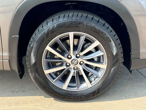 Used 2017 Toyota Highlander XLE FWD image 10
