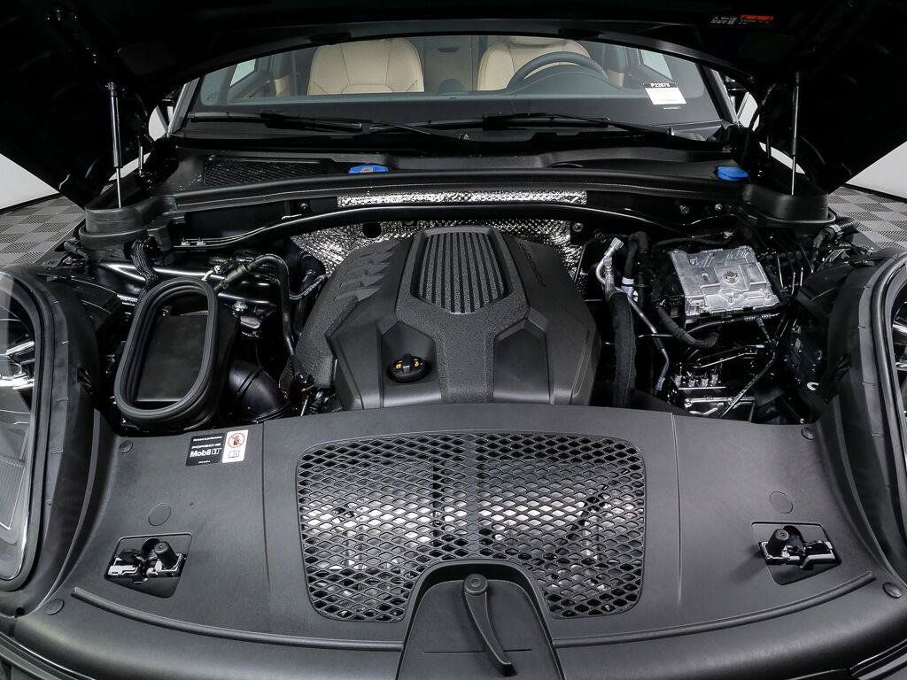Certified 2026 Porsche Macan AWD/4WD image 34