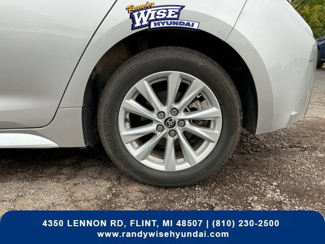 Used 2025 Toyota Corolla SE w/ SE Package FWD image 32