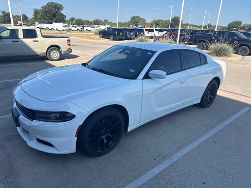 Used 2020 Dodge Charger SXT RWD image 1