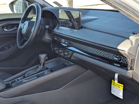 Certified 2025 Honda Accord Sport image 29