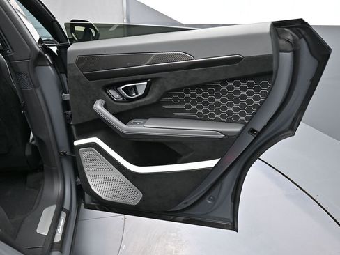 Used 2024 Lamborghini Urus Performante AWD/4WD image 28
