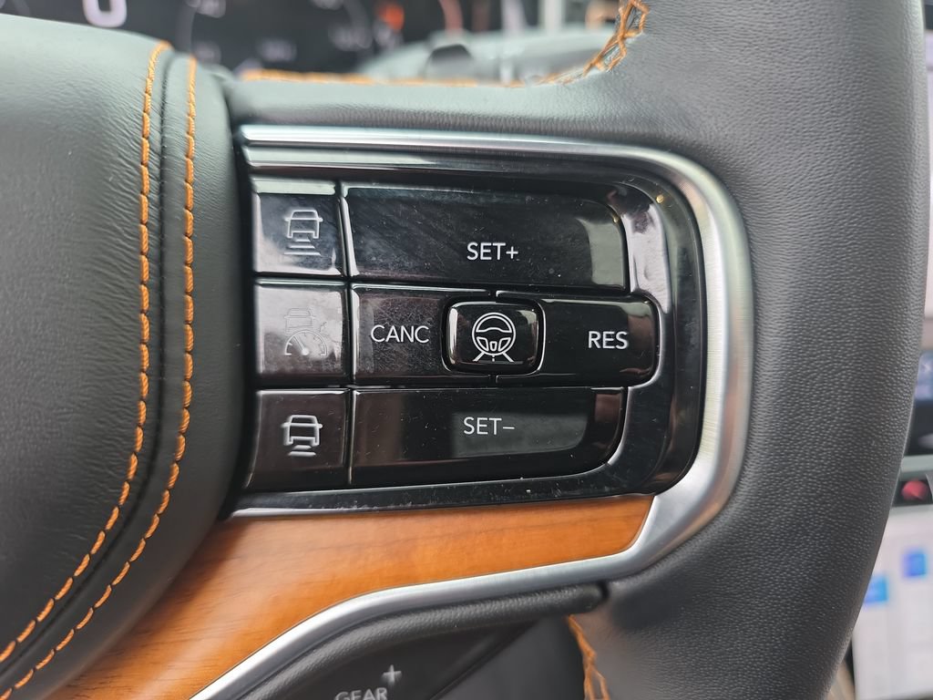 Used 2023 Jeep Grand Wagoneer Series III AWD/4WD image 20