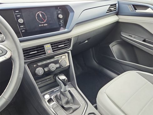 Used 2024 Volkswagen Taos SE w/ Panoramic Sunroof Package image 24