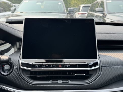 New 2025 Jeep Compass Limited w/ Sun & Sound Group image 19