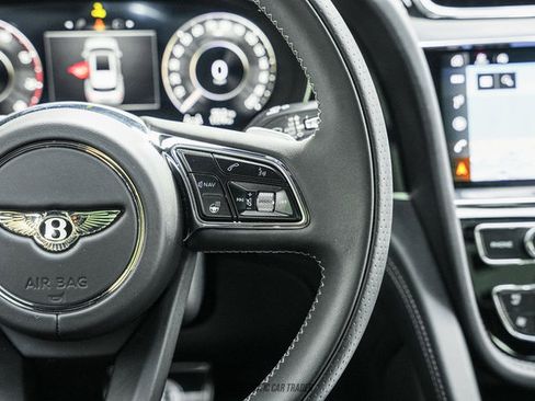 Used 2024 Bentley Bentayga Extended Wheelbase AWD/4WD image 22
