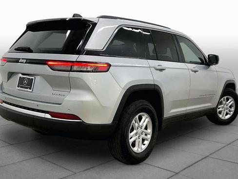 Used 2024 Jeep Grand Cherokee Laredo RWD image 13