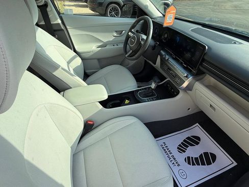 Used 2025 Hyundai Kona SEL image 11