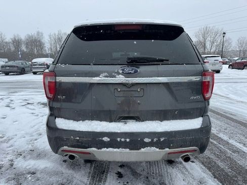 Used 2017 Ford Explorer XLT w/ Equipment Group 202A image 3