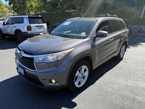 Used 2015 Toyota Highlander Limited Platinum AWD/4WD image 1