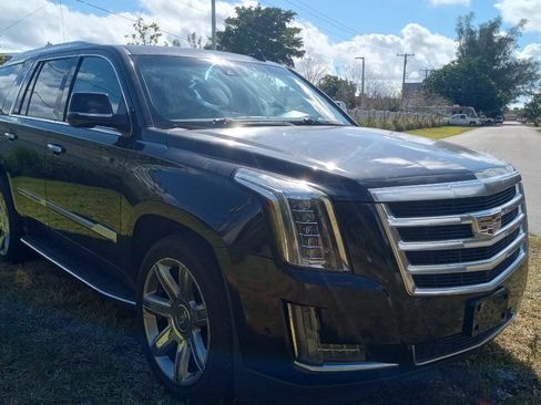 Used 2019 Cadillac Escalade Luxury AWD/4WD image 5