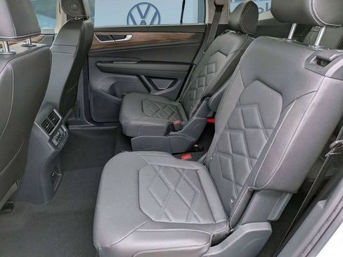 New 2026 Volkswagen Atlas SE FWD image 15