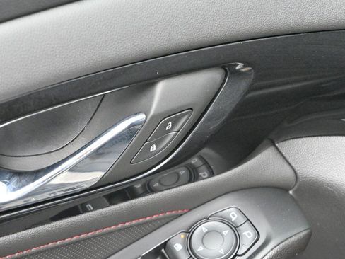 Used 2023 Chevrolet Traverse RS FWD image 10