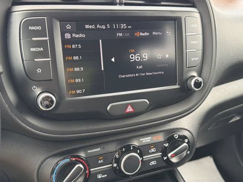 Used 2022 Kia Soul LX FWD image 17