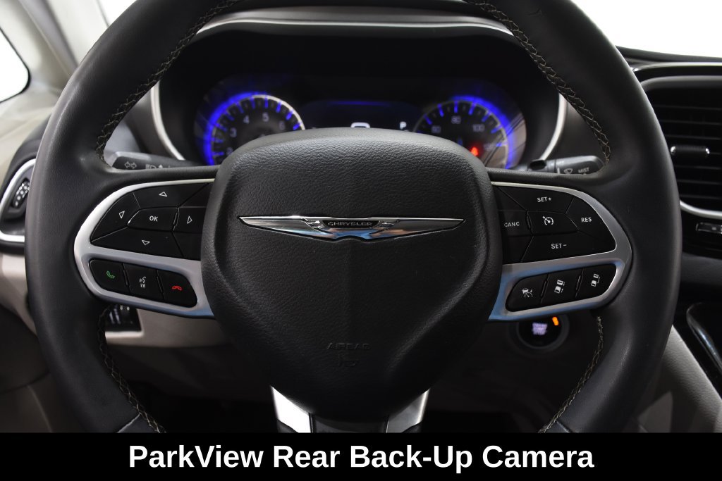 Used 2024 Chrysler Pacifica Touring-L FWD image 14
