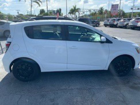 Used 2017 Chevrolet Sonic LT image 5