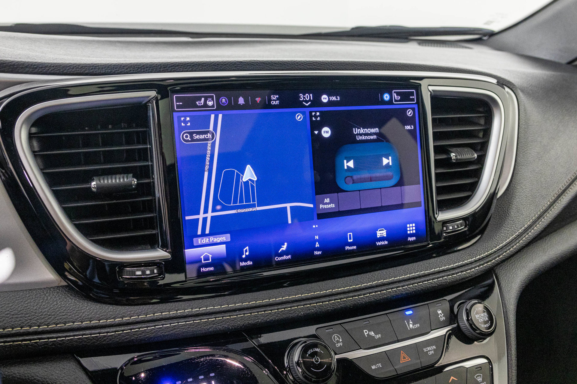 Used 2025 Chrysler Pacifica Limited FWD image 28