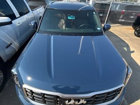 Used 2024 Kia Telluride SX w/ Towing Package FWD image 3