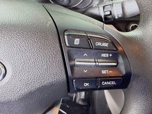 Used 2020 Hyundai Elantra SE image 15