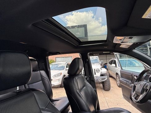 Used 2019 Toyota Tacoma SR image 21