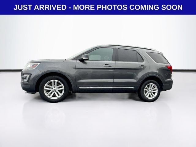 Used 2016 Ford Explorer XLT w/ Equipment Group 202A FWD image 4