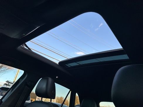 Used 2022 Volkswagen Atlas Cross Sport SE image 10