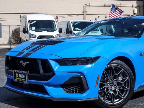 Used 2025 Ford Mustang GT Premium w/ GT Performance Package RWD image 2